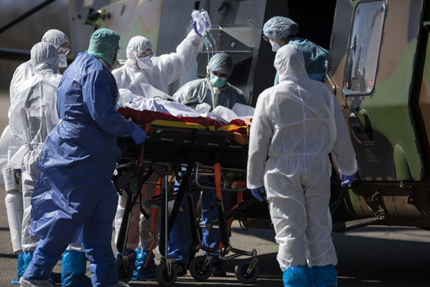 Људи ми умиру на рукама, а ја сам беспомоћна: Крушевљанка у Паризу брине о станарима старачког дома